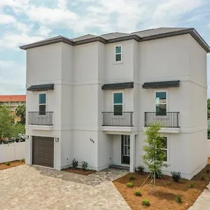 Holiday home Majestic 3-story Near Beach, Free Wi-fi, Community Pool And Bbq Access Destin